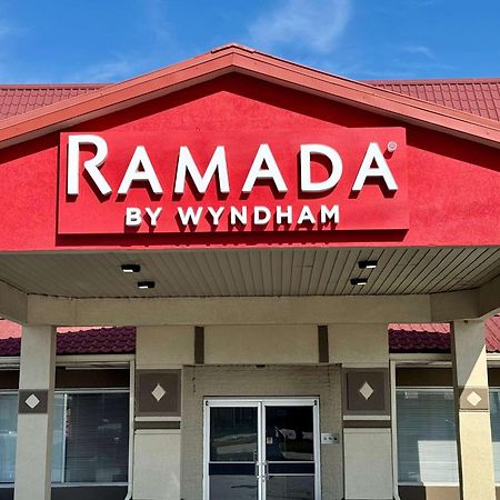 Ramada By Wyndham Lumberton Hotel Bagian luar foto