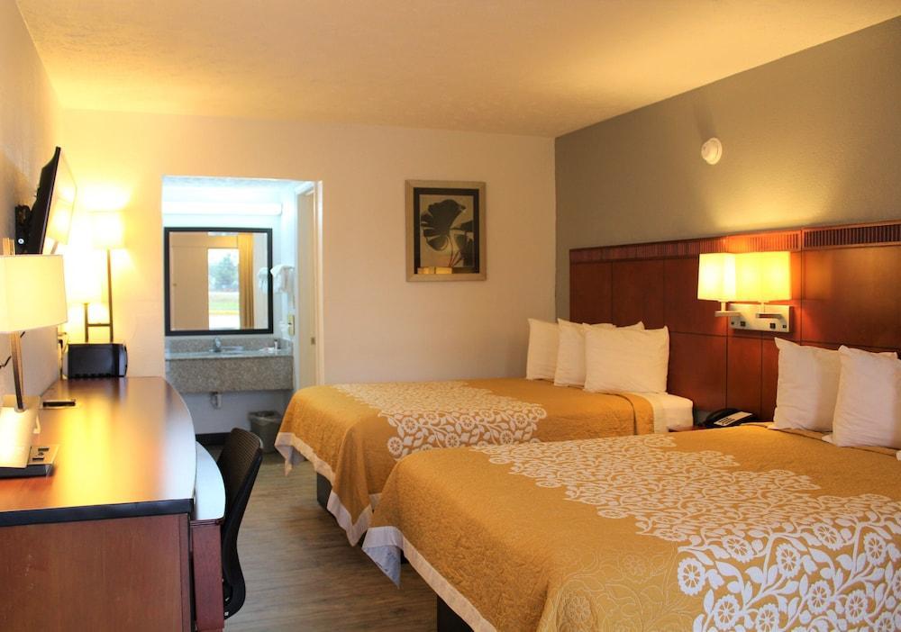 Ramada By Wyndham Lumberton Hotel Bagian luar foto