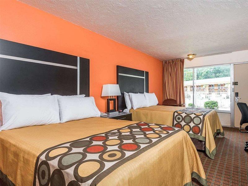 Ramada By Wyndham Lumberton Hotel Bagian luar foto