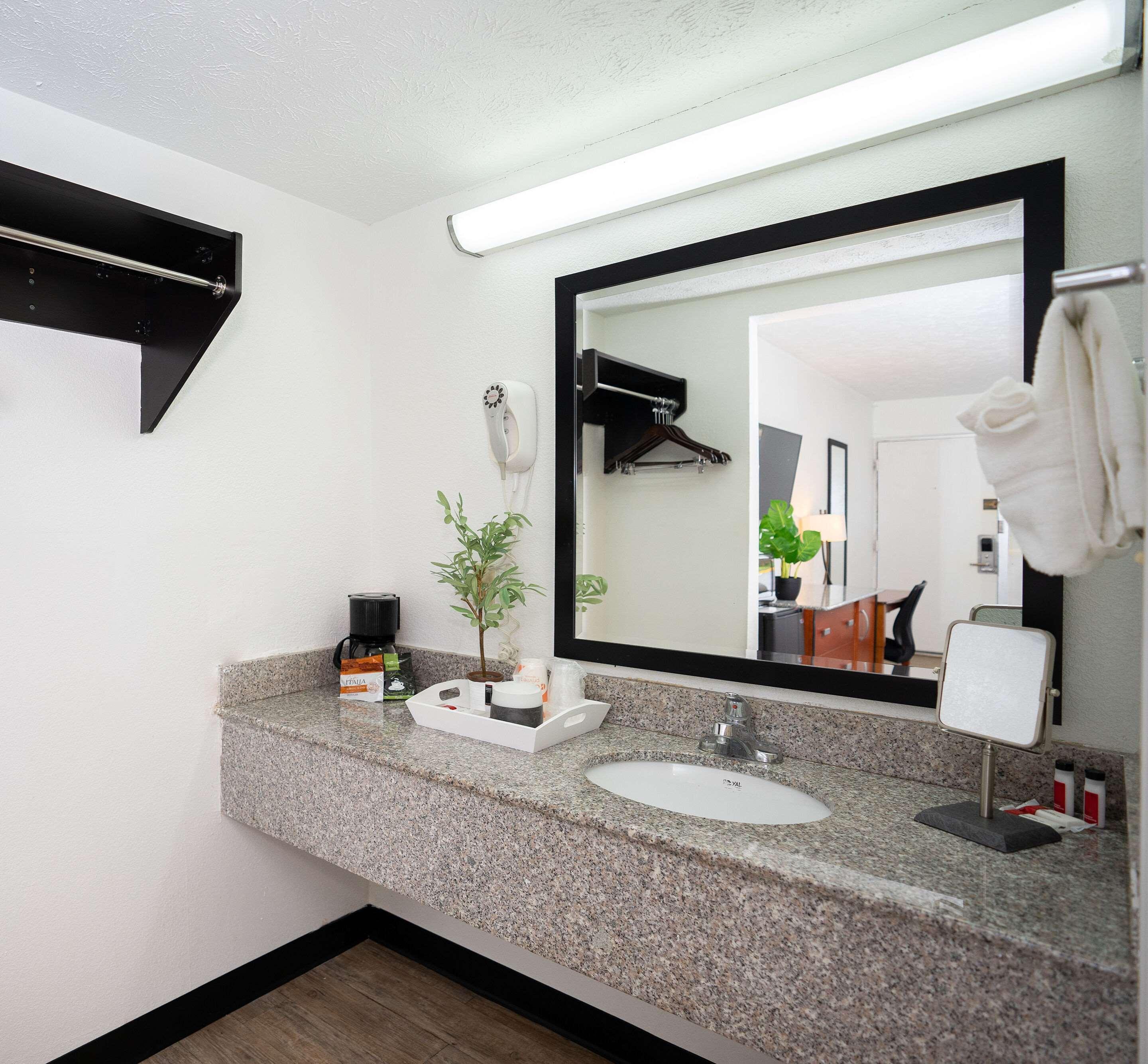 Ramada By Wyndham Lumberton Hotel Bagian luar foto