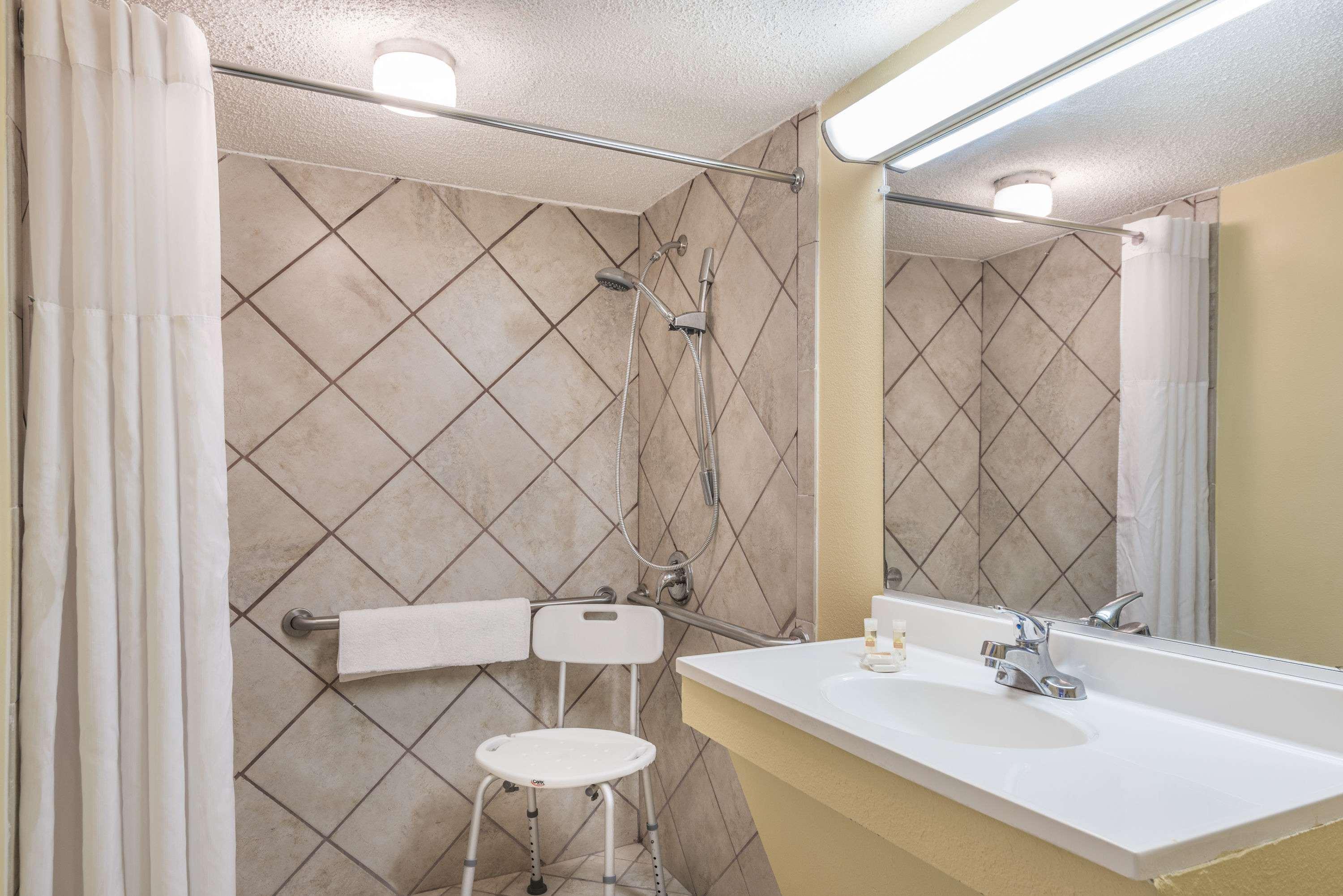 Ramada By Wyndham Lumberton Hotel Bagian luar foto