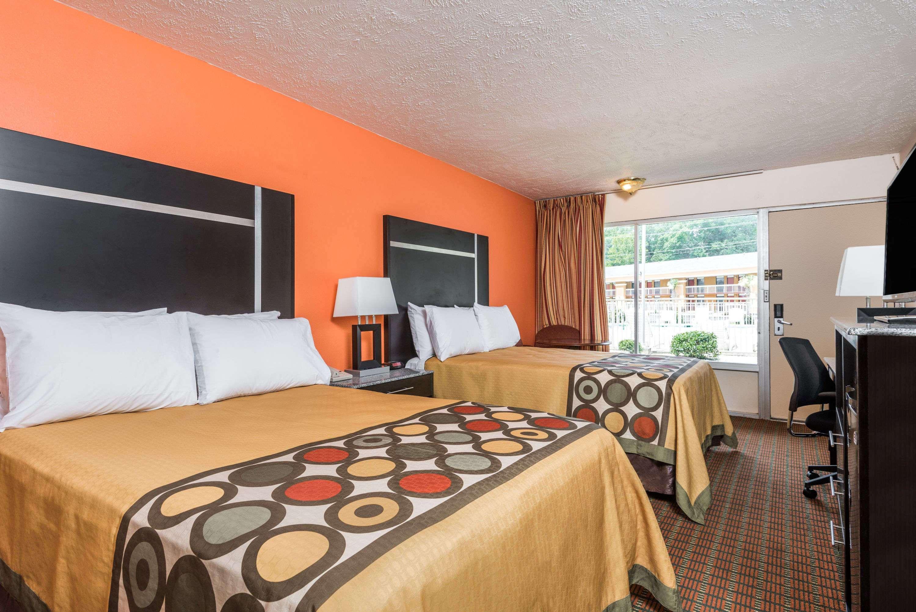 Ramada By Wyndham Lumberton Hotel Bagian luar foto