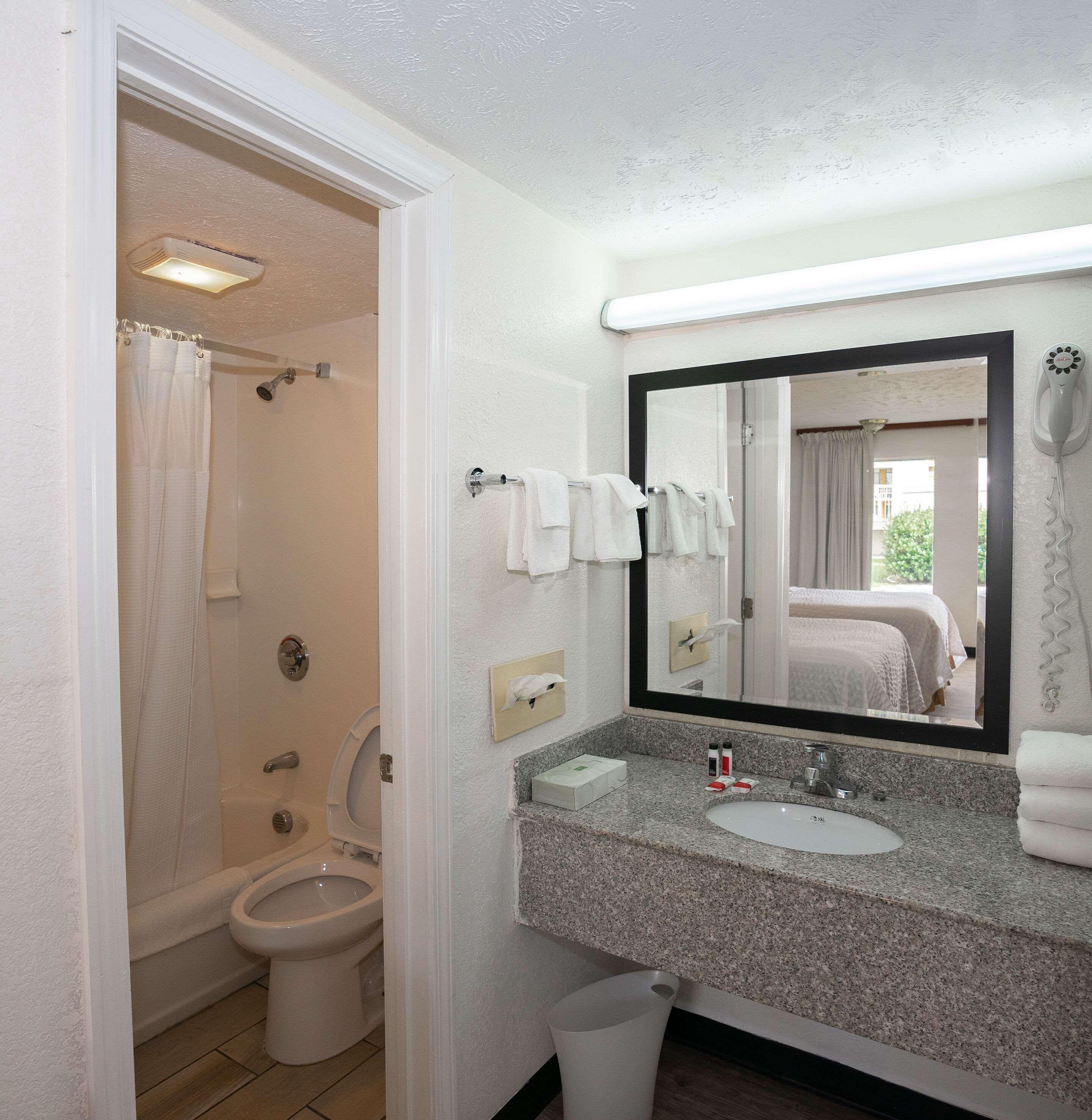 Ramada By Wyndham Lumberton Hotel Bagian luar foto
