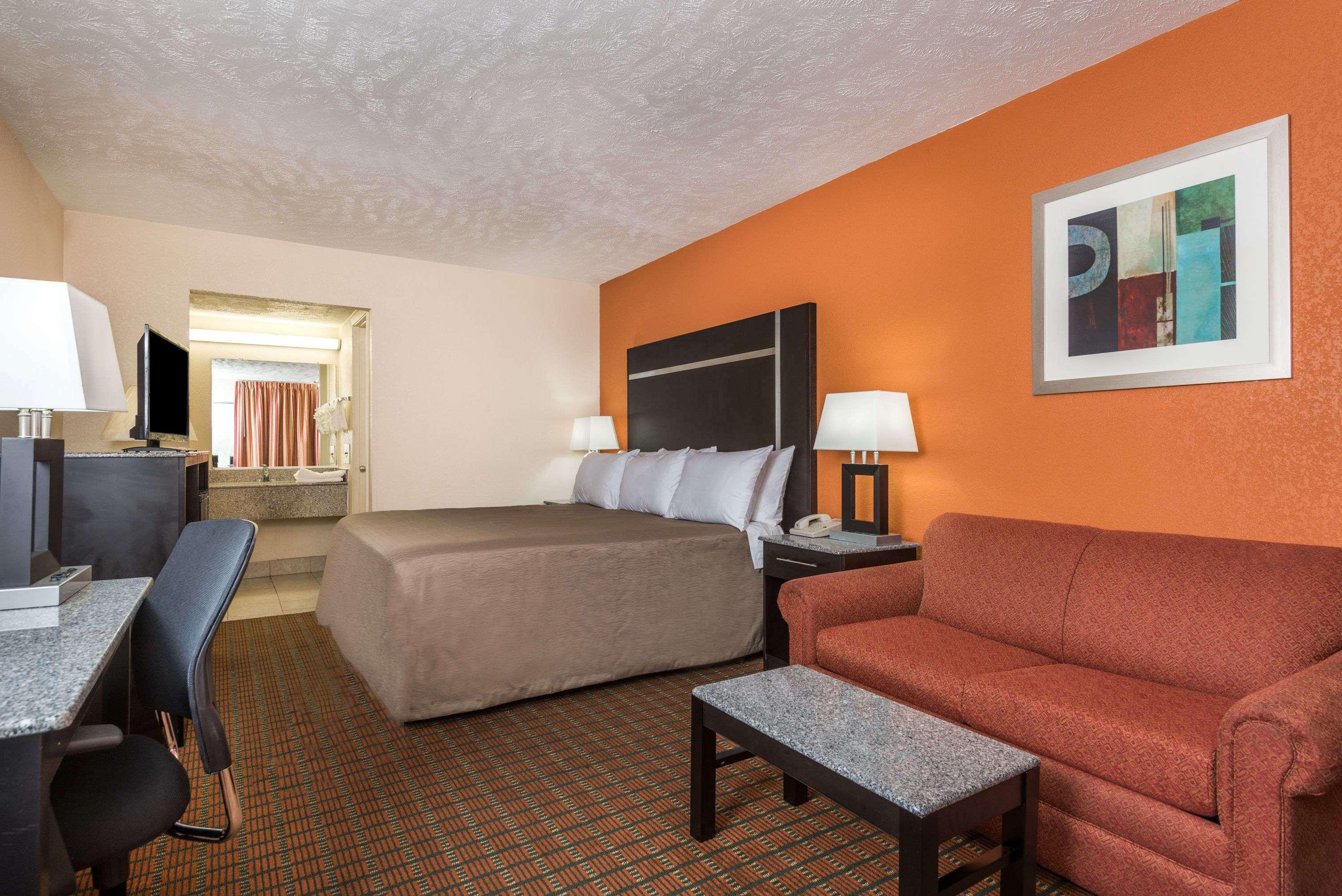 Ramada By Wyndham Lumberton Hotel Bagian luar foto
