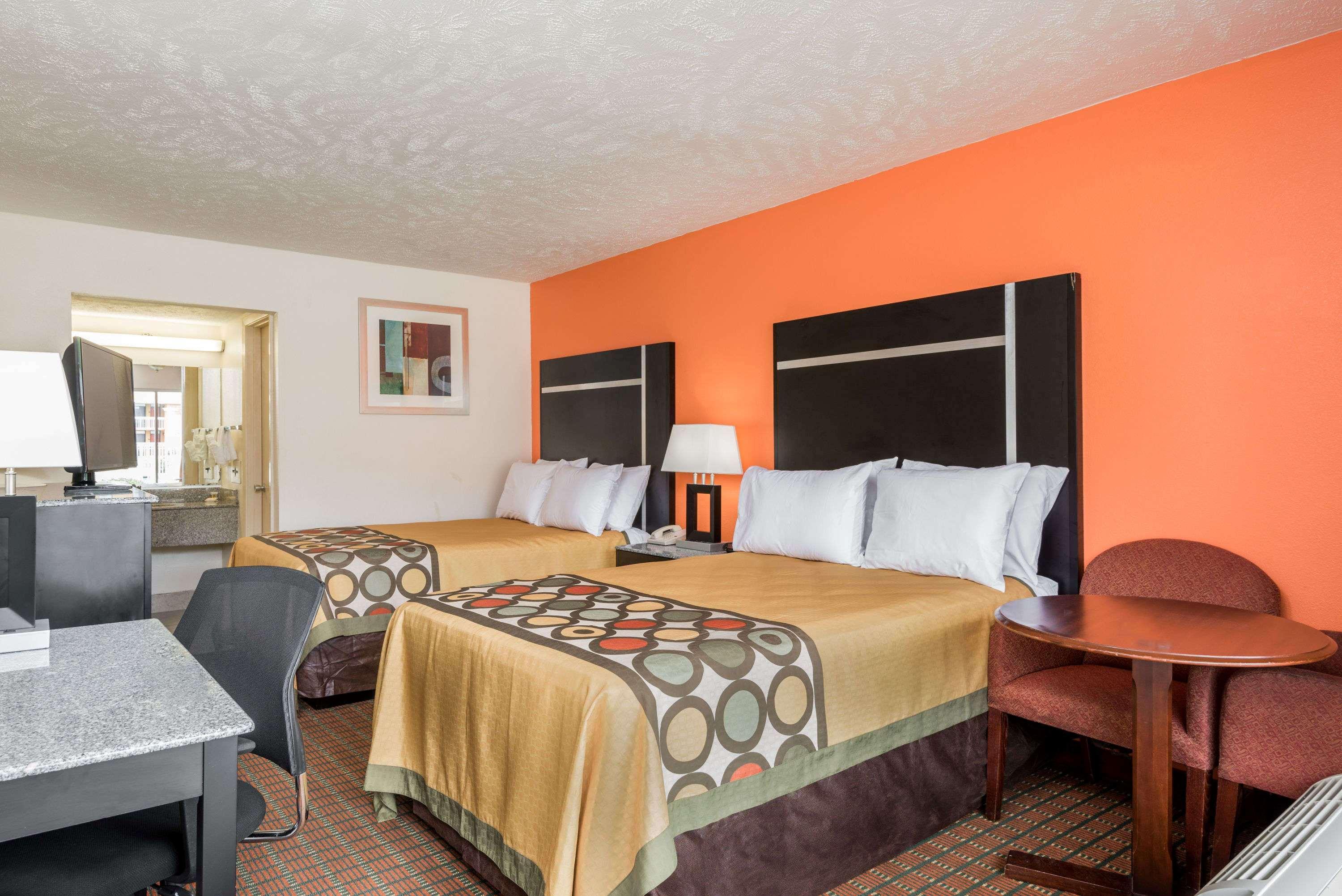 Ramada By Wyndham Lumberton Hotel Bagian luar foto