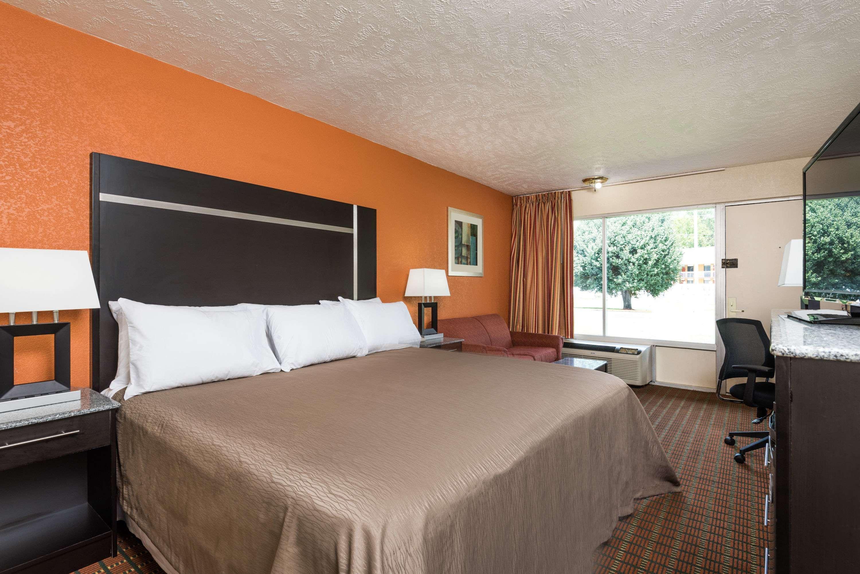 Ramada By Wyndham Lumberton Hotel Bagian luar foto