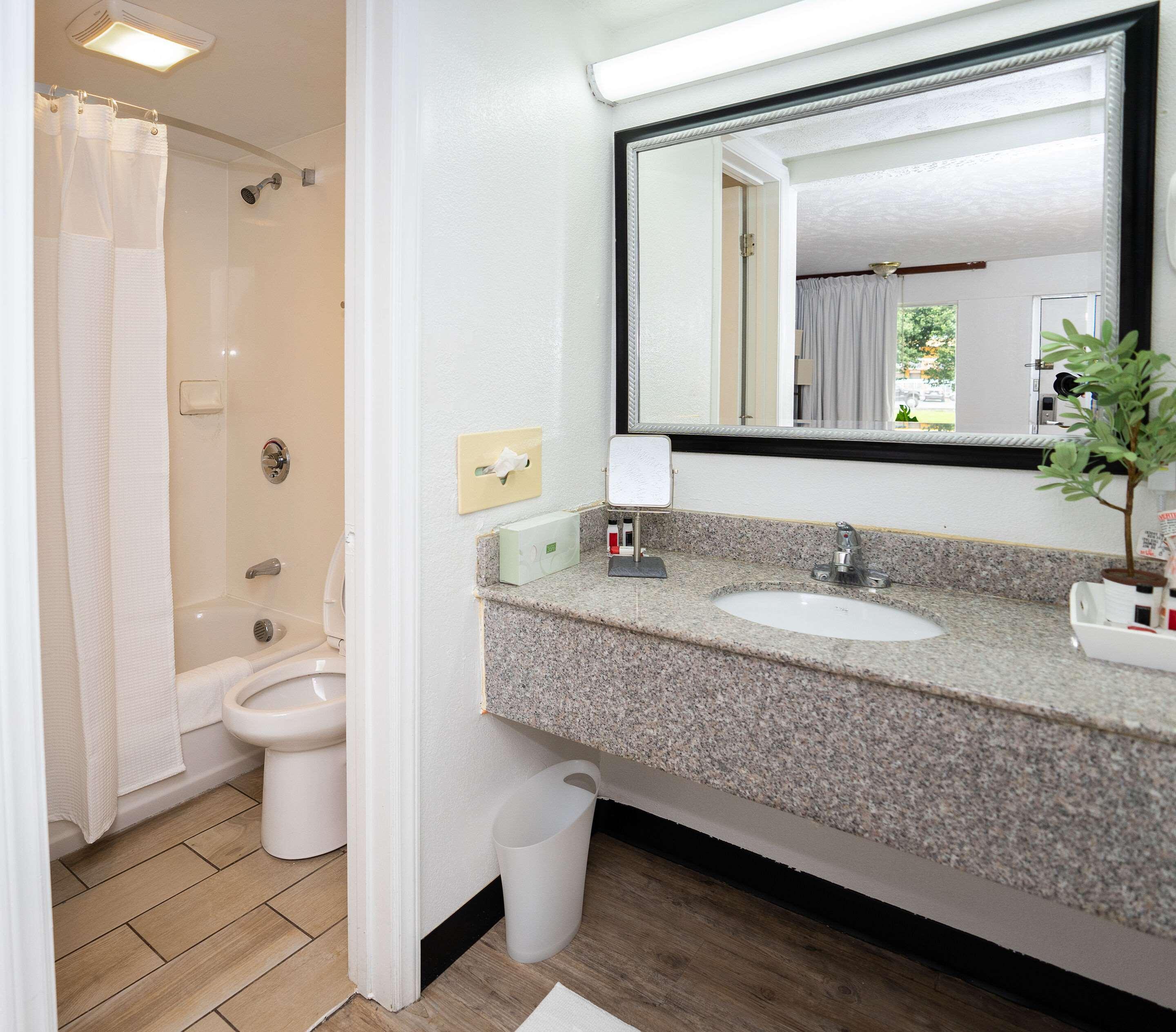 Ramada By Wyndham Lumberton Hotel Bagian luar foto