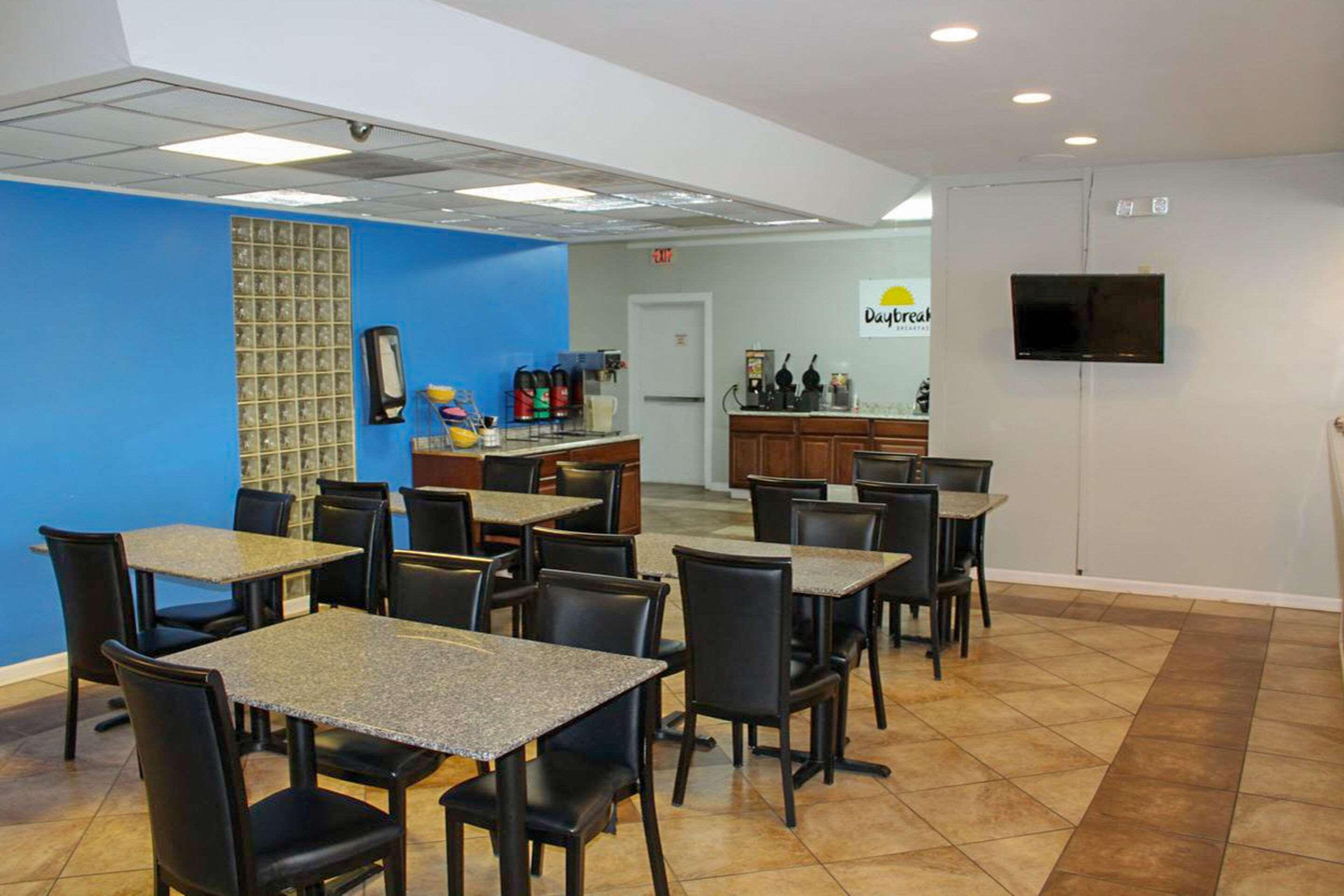 Ramada By Wyndham Lumberton Hotel Bagian luar foto