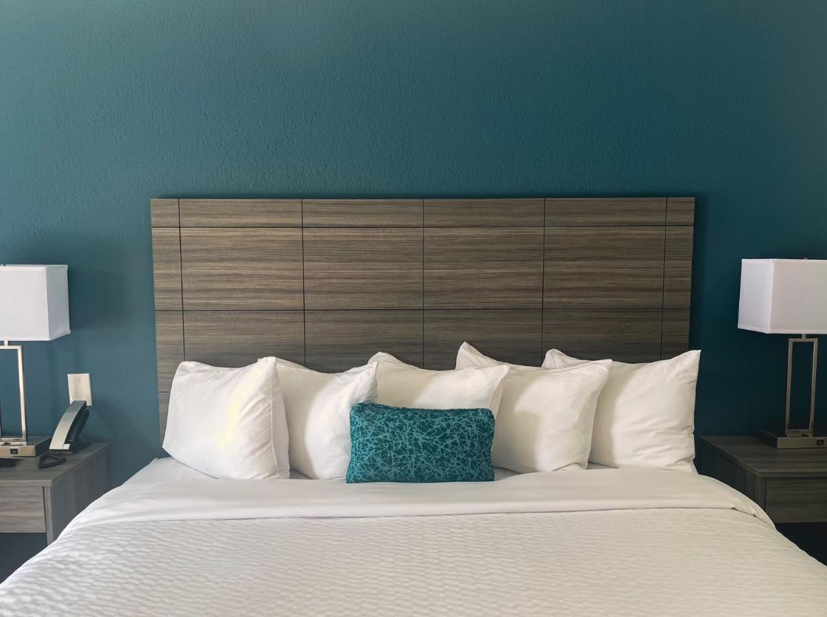 Ramada By Wyndham Lumberton Hotel Bagian luar foto