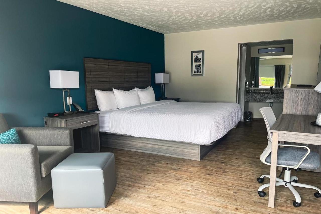 Ramada By Wyndham Lumberton Hotel Bagian luar foto