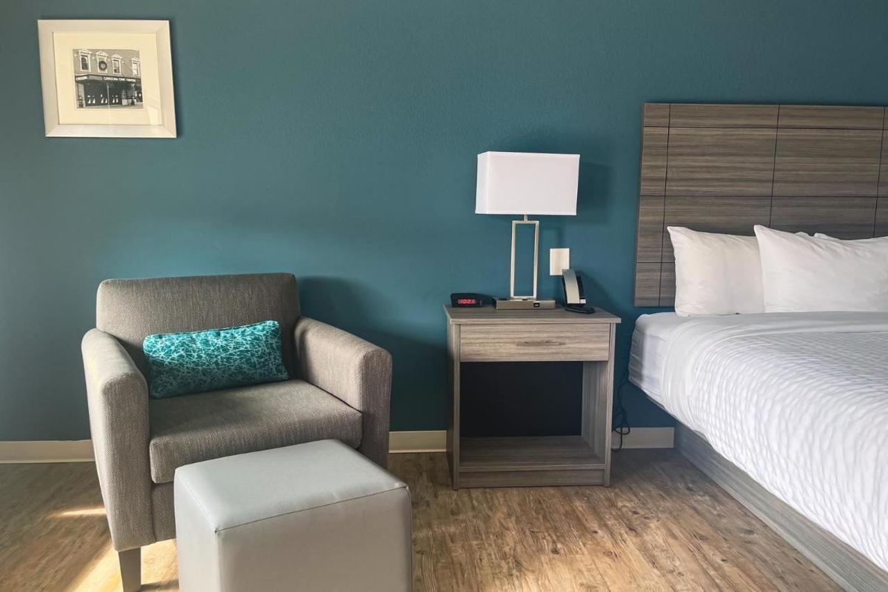 Ramada By Wyndham Lumberton Hotel Bagian luar foto