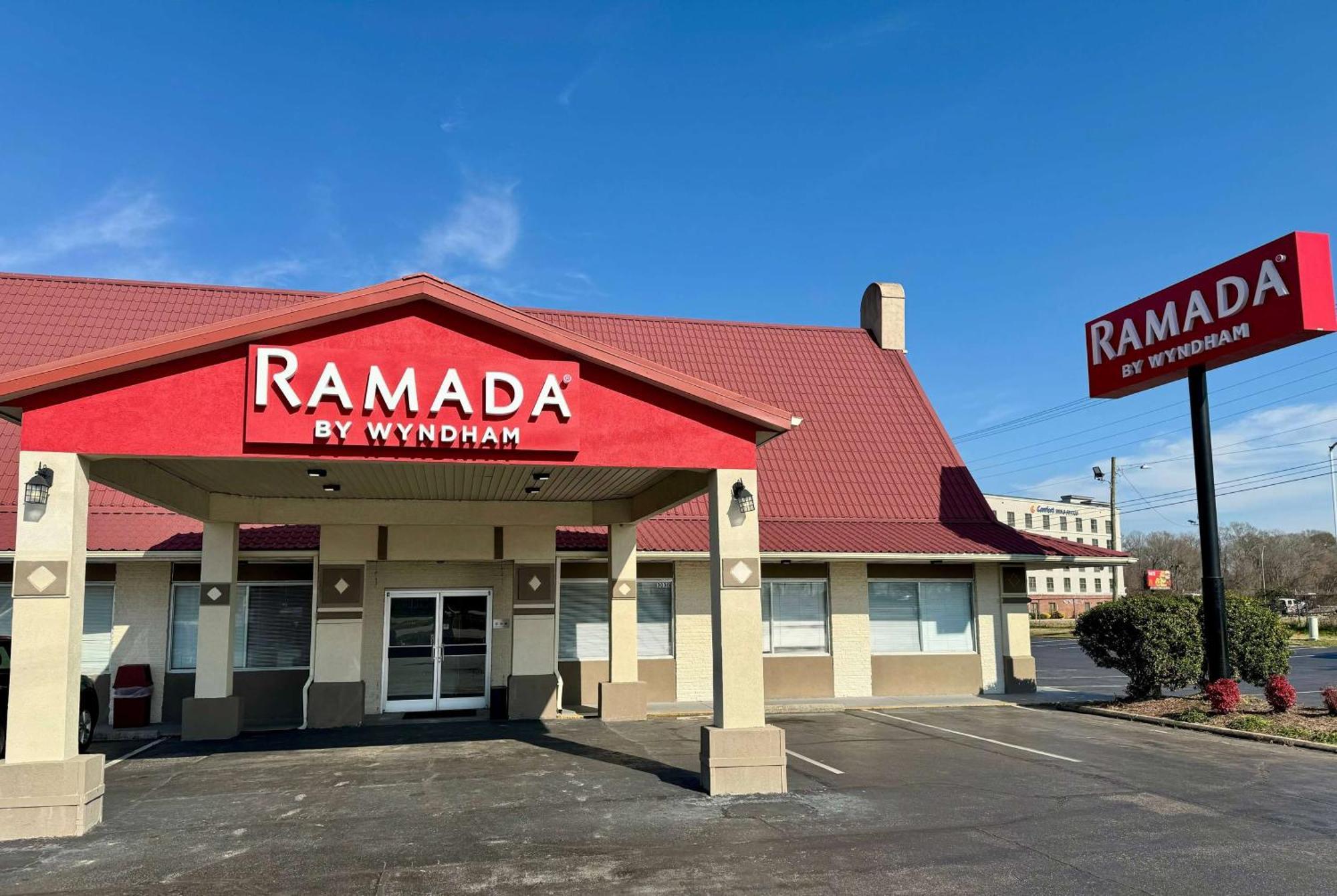 Ramada By Wyndham Lumberton Hotel Bagian luar foto