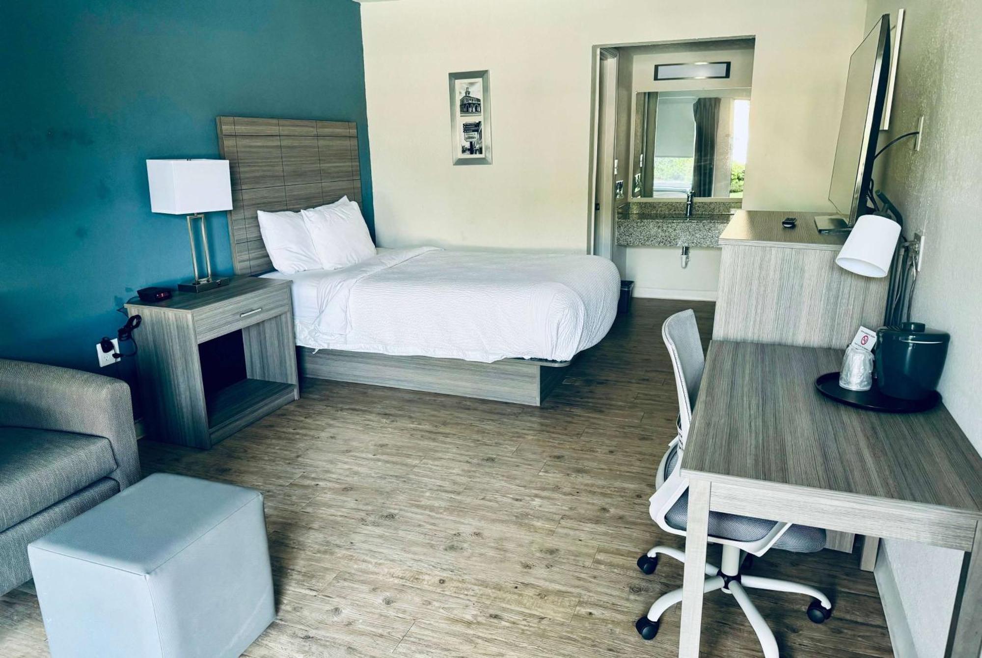 Ramada By Wyndham Lumberton Hotel Bagian luar foto